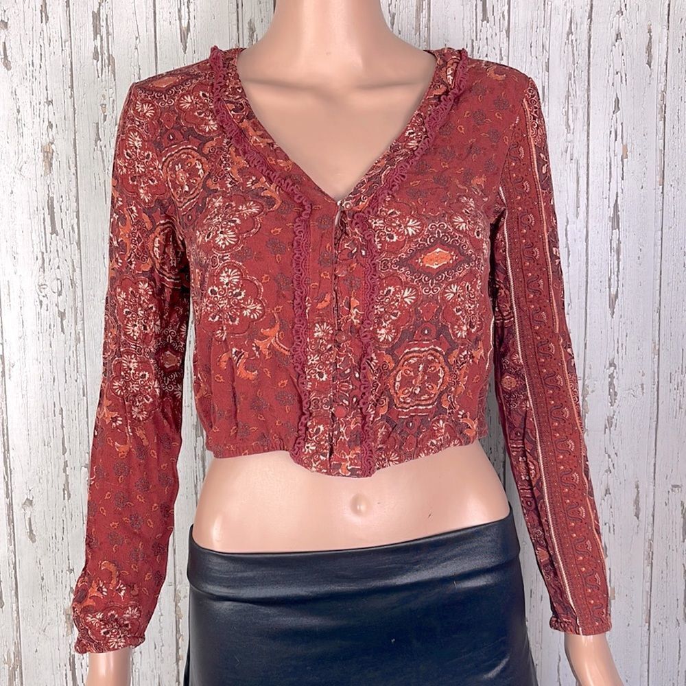 Kendall & Kylie Crop Peasant Top